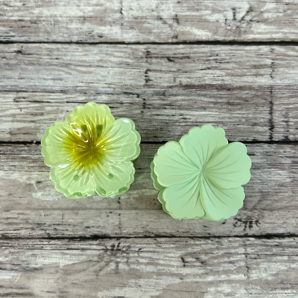 piper•k Green Hibiscus Mini Hair Clips (Set of 2) NWOT